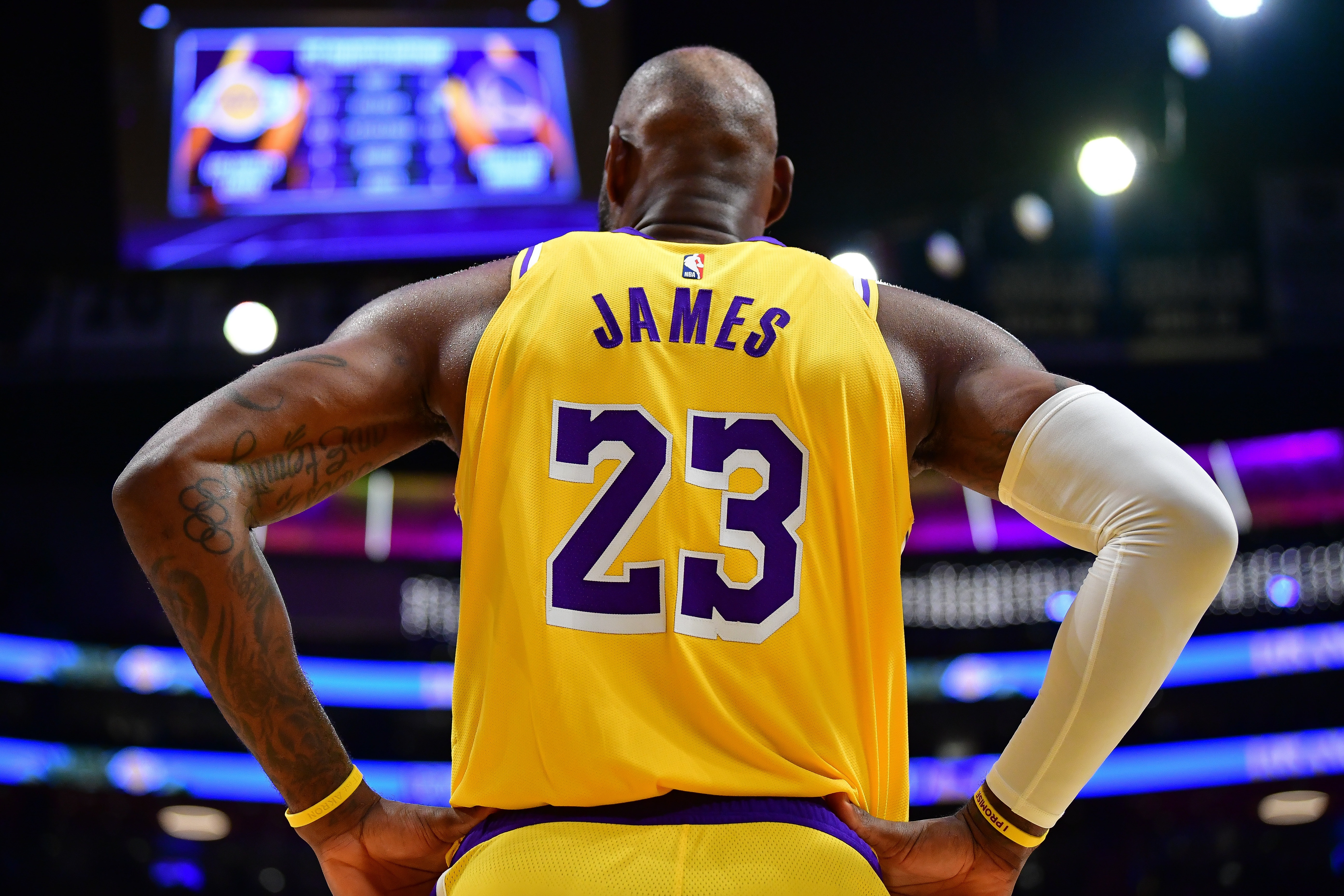 爱游戏-小里合同使今夏成湖人唯一补强良机 老詹除非接受940万否则将离队